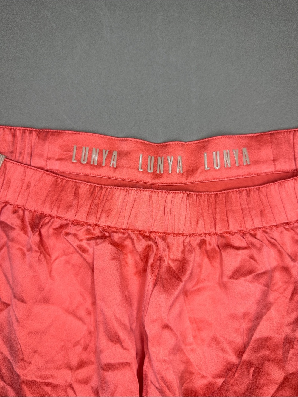 lunya Coral Satin Lounge Shorts 100% Silk - M - Picture 2 of 6